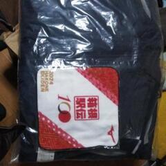 ミズノオリジナルの非売品のベンチコートです。