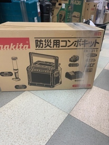 MAKITA　防災用コンボキット　未使用品　【型番】　CK1011　《キット内容》充電式LEDワークライト 、充電式ラジオ付きテレビ 、リチウムイオンバッテリー 、充電器　　1020000082898