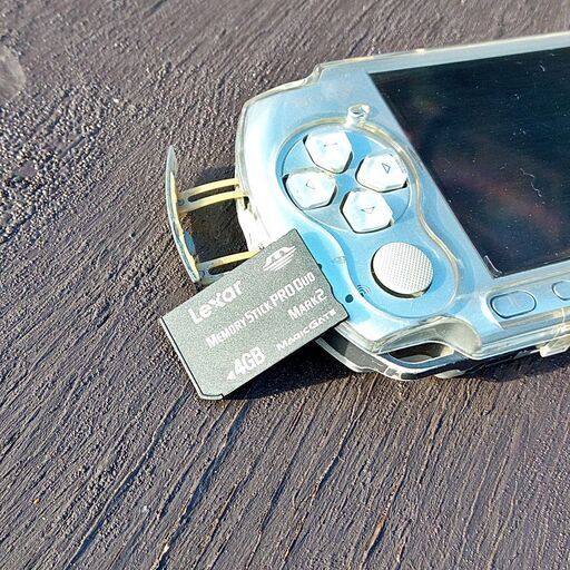PSP3000 ミスティックシルバー 本体＆メモリースティック・専用ケース