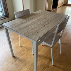 【受け取り者決まりました】ダイニングテーブルと椅子2脚