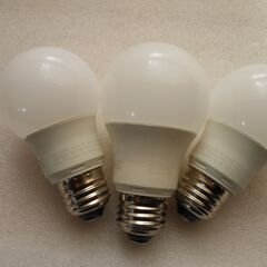 値下3000円→2500円　中古  LED電球  9個  E26口金 口金変換アダプタ2個（E10→E26）の画像