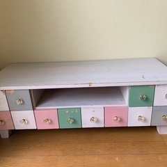 TVテーブル。