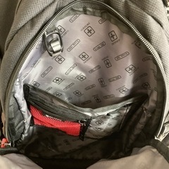 アウトドアにお薦め！ swisswin スイスウィン リュック 大容量 30L リュックサック バックパック　丈夫！ の画像