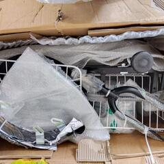 新品と、ほぼ新品の三輪車の画像