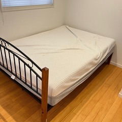 ニトリ　ダブルベッド（フレーム＋マットレス）の画像