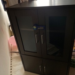 扉付き棚　あげます