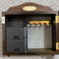 イースターラビット収納付き時計の画像