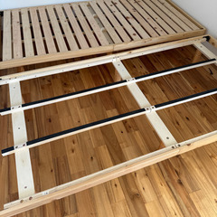 シングルベッド　フレーム　２つの画像