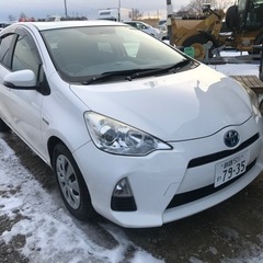 低燃費　トヨタ　アクア　H25車　ナビ　スタッドレス　車検付き　...