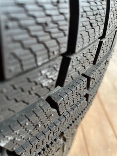 ほぼ新品　スタッドレスタイヤ　205/65R15