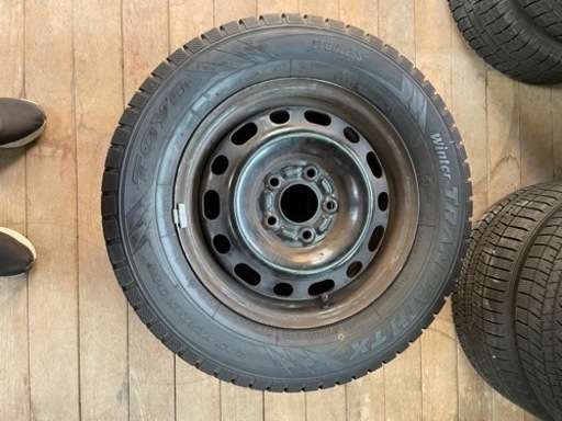 ほぼ新品　スタッドレスタイヤ　205/65R15