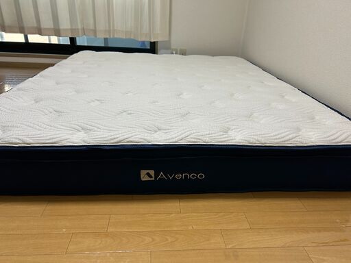 クイーンサイズのマットレス＆羽毛掛け布団