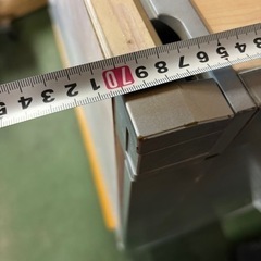 大きめなゲーミングデスクの画像