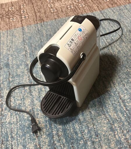 ネスプレッソ コーヒーメーカー C40 白 2015年製