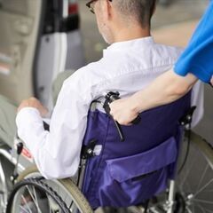 デイサービスの送迎ドライバー≪土日は100円ＵＰ！≫シニア世代も活躍中