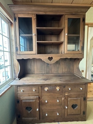 アントステラの食器棚です。