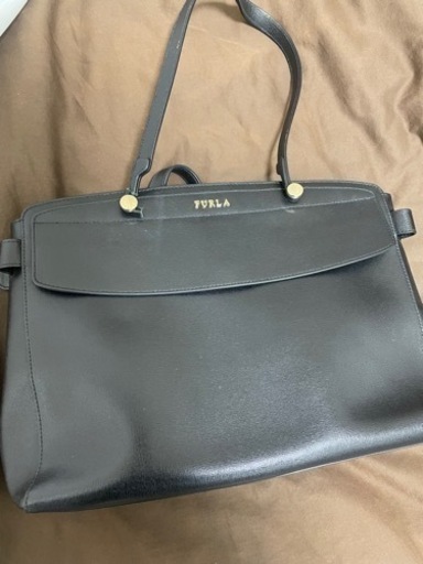 決まりました　FURLA  黒　牛皮バッグ