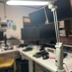 作業机、勉強机デスクライト（ニトリ製品）