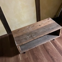 シャビー系ウッドなローテーブルです。 オシャレインテリア。の画像