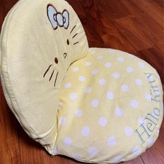 キティの座椅子　の画像