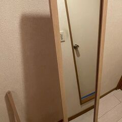 木製スタンドミラーの画像