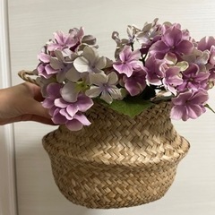 アジサイ造花とカゴ