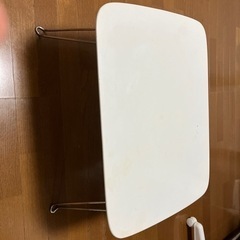 テーブル