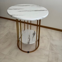 お部屋のクオリティを上げる大理石風サイドテーブルの画像