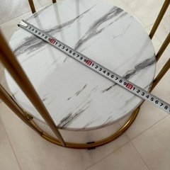 お部屋のクオリティを上げる大理石風サイドテーブルの画像