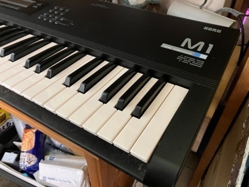 鍵盤楽器、ピアノ KORG M1