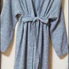 アースミュージック&エコロジーのグレーニットロングアウターの画像