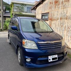 平成16年式トヨタのノアFF、２５万キロで、車検はR７年３月まで...