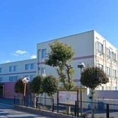 【ミドル・40代・50代活躍中】閑静な住宅街の中にある緑豊かな施...