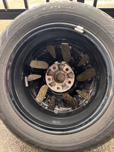 セレナC27純正ホイールタイヤ4本セット。ナット付き