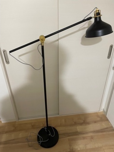 IKEAのフロアランプ(ラーナルプ)