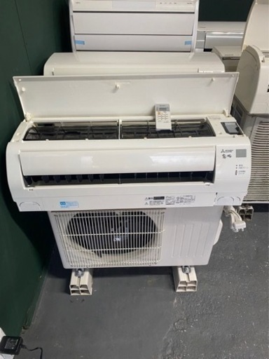 高年式　　三菱ルームエアコン　美品
