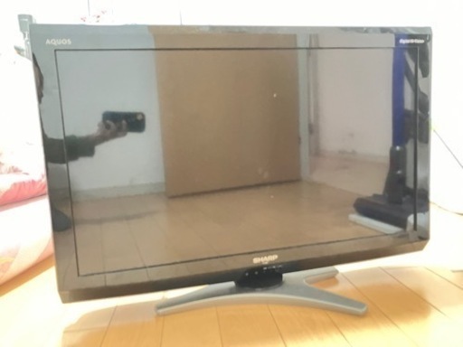 AQUOS 32V型　液晶テレビ　シャープ　LC-32E7 2010年製