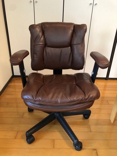 【美品】ビンテージ調のレザーオフィスチェア