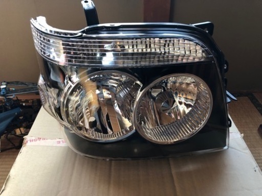 ダイハツアトレーワゴン　右ヘッドライト　新品