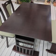ダイニングテーブルの画像