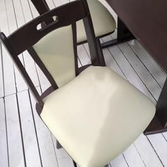 ダイニングテーブルの画像