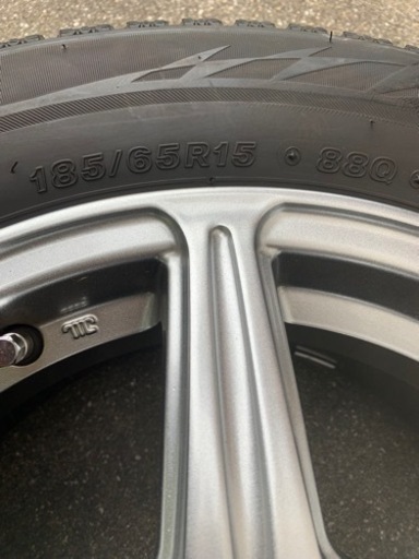 美品　スタッドレス　185/65R15 バリ山