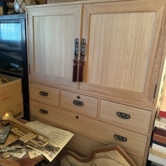 骨董品やら着物、たんすの画像