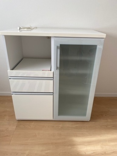 ニトリ　キッチンカウンター　キッチンボード　鏡面仕立て