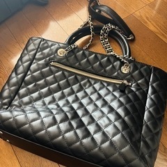 GUESS A4サイズバッグ