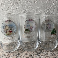 3個で¥300 クリスマスのグラスの画像