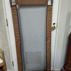 つっぱり棒タイプ（伸縮ポール式）の 組立簡単　ベビーフェンス とおせんぼ　ブラウン　80-140の画像