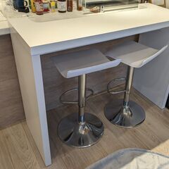 【無料】カウンターテーブル&カウンターチェア2脚お譲りします