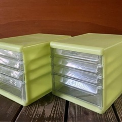 コクヨA4書類ケース　黒×２個　緑×２個