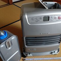 美品 ほぼ未使用  ダイニチ 石油ファンヒーター (キャスター付き)
